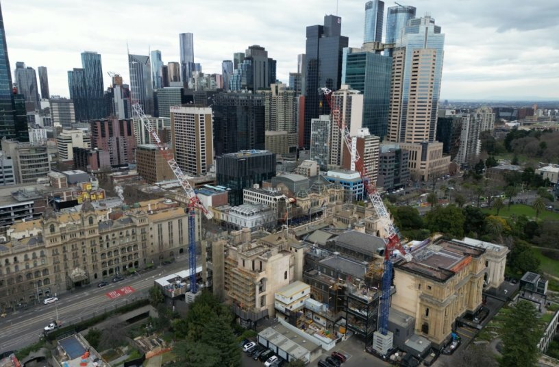Two Raimondi hydraulic luffing jib cranes assigned to prestigious restoration project in Melbourne<br>IMAGE SOURCE: Raimondi