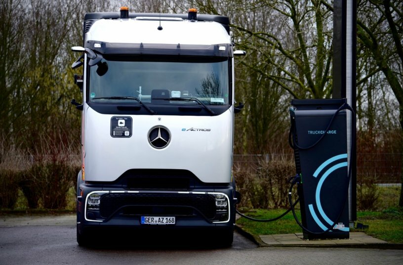 Daimler Truck baut halböffentliches Ladenetzwerk für Lkw auf – erste Pilotkunden erfolgreich gestartet<br>BILDQUELLE: Daimler Truck AG