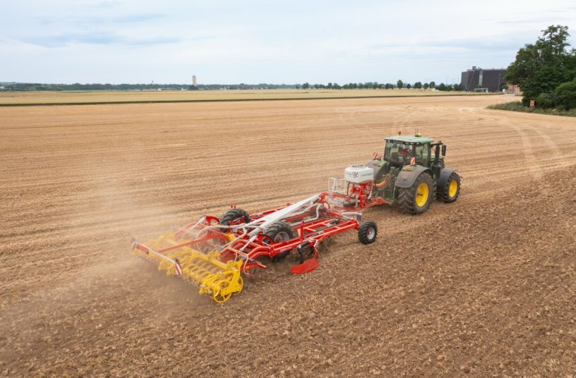 The TERRIA 4040 offers even more applications.<br>IMAGE SOURCE: PÖTTINGER Landtechnik GmbH 