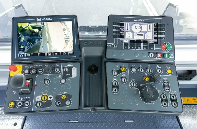 The new ErgoPlus 5 operating concept is now even easier to use and allows the integration of an optional touchscreen display.<br>IMAGE SOURCE: WIRTGEN GROUP