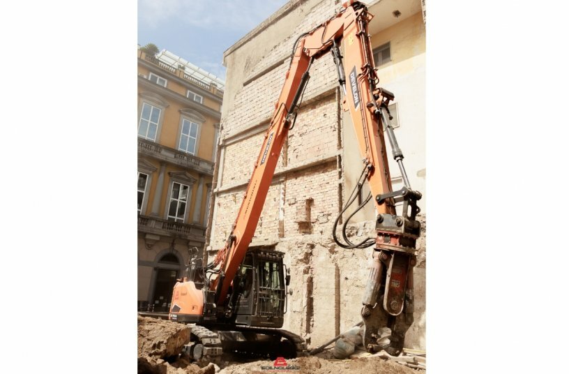 Develon DX140RDM-7<br>IMAGE SOURCE: Develon