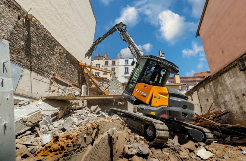 CASE Special Applications setzt ersten ultrakompakten Long-Reach Abbruchbagger in Lyon ein<br>BILDQUELLE: CASE
