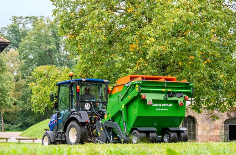 The fresh green-orange colour scheme not only gives the AMAZONE groundcare a striking visual change, but also new dynamic lines.<br>IMAGE SOURCE: AMAZONEN-WERKE H. DREYER SE & Co. KG