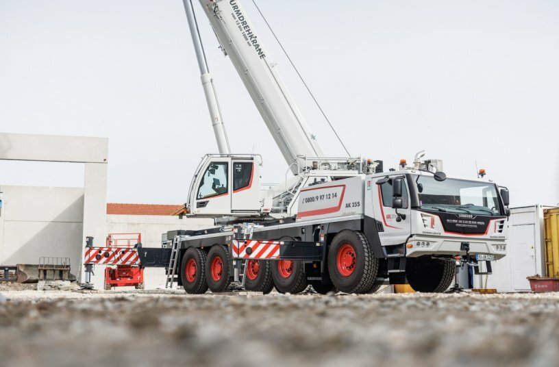 New look – LICCON3 cranes from Liebherr can be identified by the new cab design.<br>IMAGE SOURCE: Liebherr-Werk Ehingen GmbH