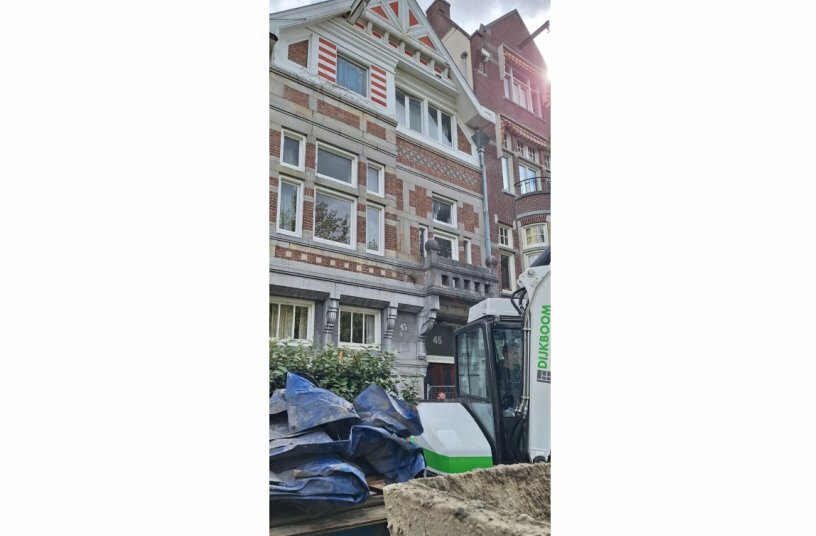 Dijkboom Bobcat E55 mini excavator at Amsterdam canal house<br>IMAGE SOURCE: Bobcat