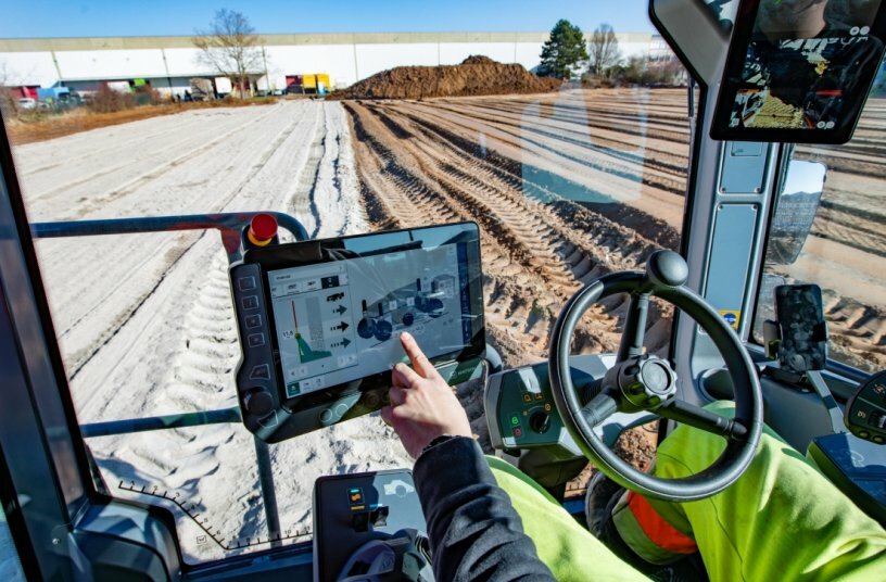 In this next generation of the WR series Wirtgen relies on a revised and improved operating concept that enables particularly efficient and cost-effective operations.<br>IMAGE SOURCE: WIRTGEN GROUP