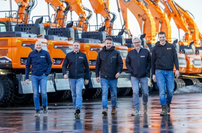 From left to right - Sijmen Staadegaard (Staad), Sander de Regt (ELM), Almer Anema (Anema), Frank van Asseldonk (Staad) and Jelco Wijsman (ELM).<br>IMAGE SOURCE: Develon