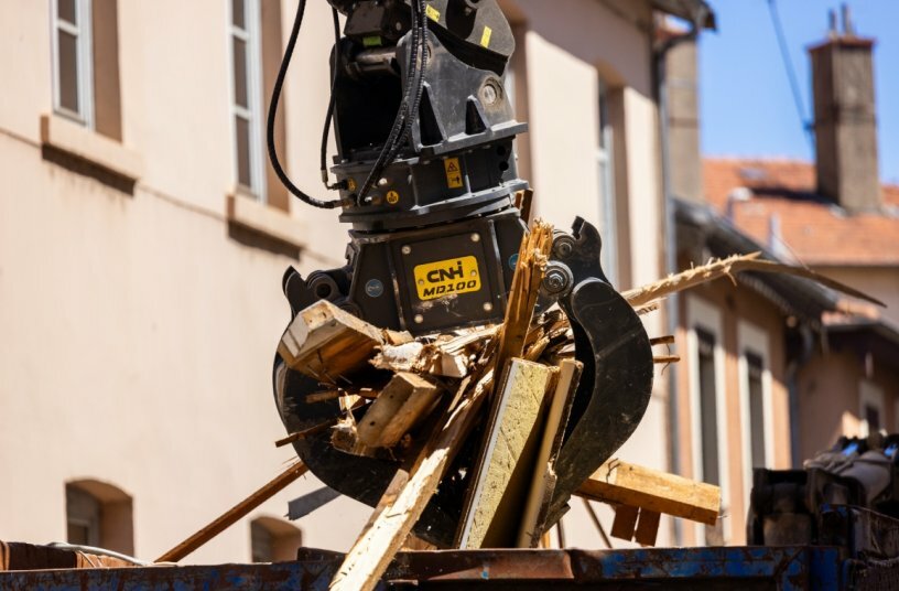 CASE Special Applications setzt ersten ultrakompakten Long-Reach Abbruchbagger in Lyon ein<br>BILDQUELLE: CASE