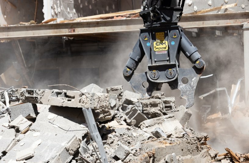 CASE Special Applications setzt ersten ultrakompakten Long-Reach Abbruchbagger in Lyon ein<br>BILDQUELLE: CASE