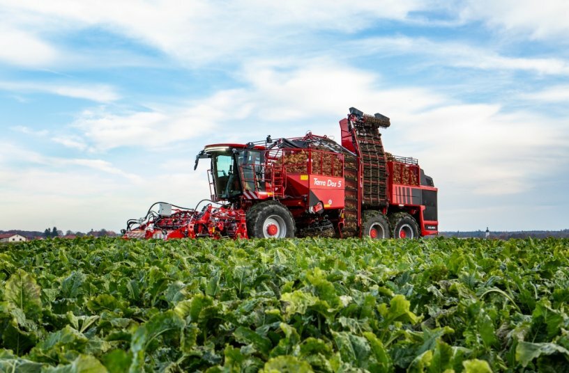 The new generation beet harvester. The Terra Dos 5 builds on the proven success of the previous model and sets new standards.<br>IMAGE SOURCE: HOLMER Maschinenbau GmbH