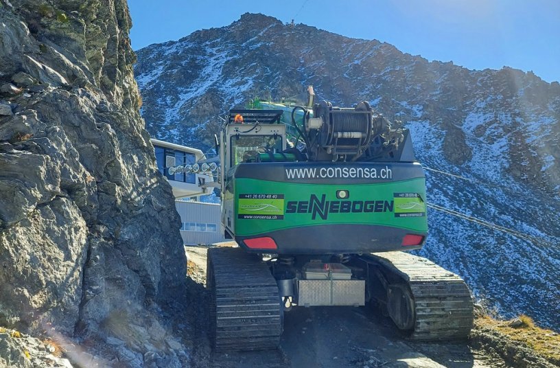 The compact telescopic crawler crane maneuvers on its way to the construction site on mountain roads, some of which are not even 3 m wide.<br>IMAGE SOURCE: SENNEBOGEN Maschinenfabrik GmbH