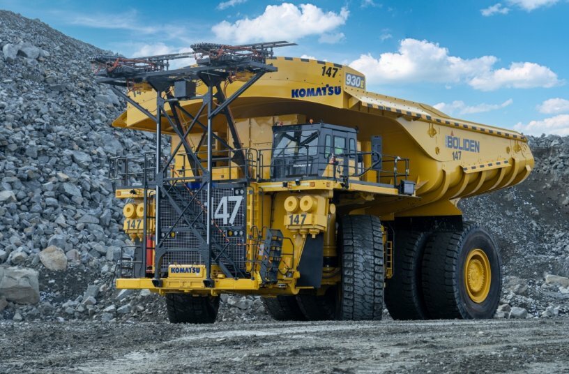 A Komatsu 930E diesel trolley PA truck at the Boliden Aitik Mine.<br>IMAGE SOURCE: Komatsu Europe International N.V.