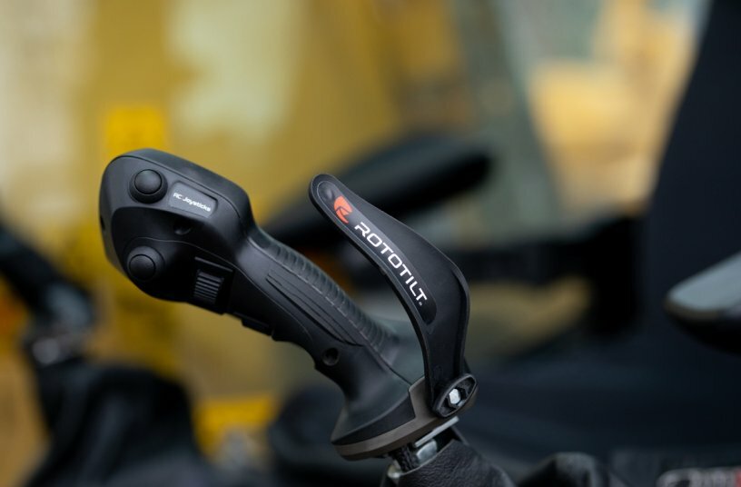 Erfolgsmodelle: Die neue RC-Serie von Rototilt kommt bei den Kunden bestens an. Die dazugehörigen neuen RC-Joysticks sind gerade mit dem German Innovation Award ausgezeichnet worden. Dies war bereits die dritte Auszeichnung.<br>BILDQUELLE: Abdruck honorarfrei; Rototilt GmbH