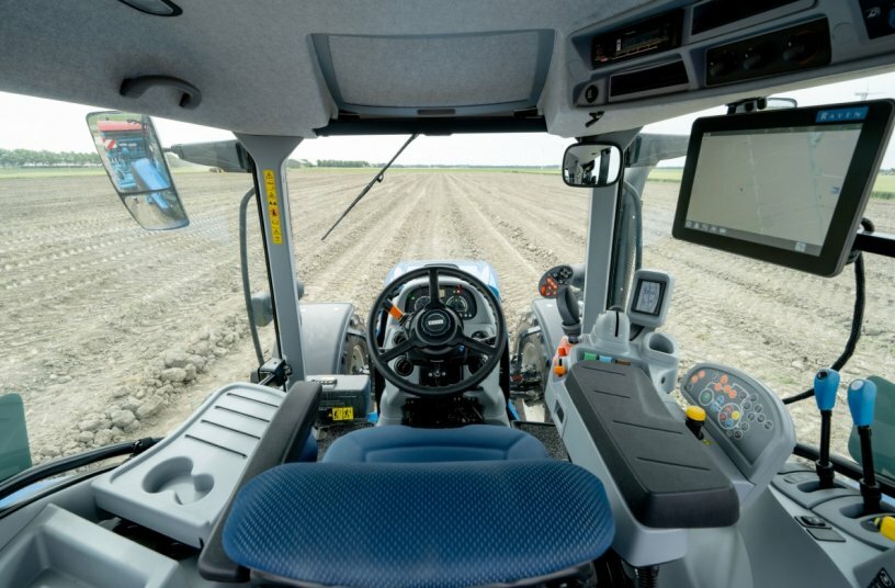 New Holland DirecSteer<br>IMAGE SOURCE: New Holland Agriculture