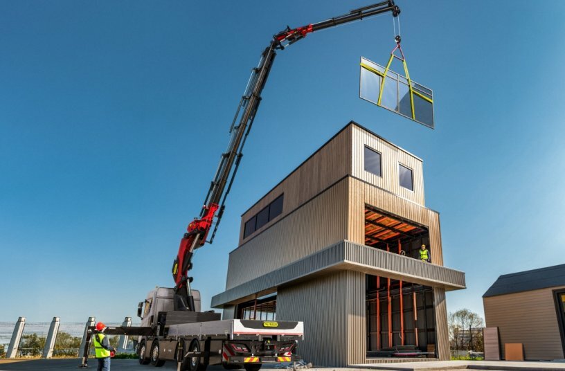 Entwickelt, um anspruchsvolle Aufgaben intelligent zu lösen: der neue PALFINGER PK 720 TEC.<br>BILDQUELLE: PALFINGER AG