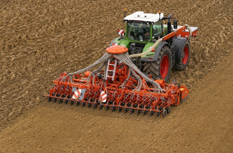 Foldable power harrow combination HR 6030 RCS<br>IMAGE SOURCE: KUHN SAS
