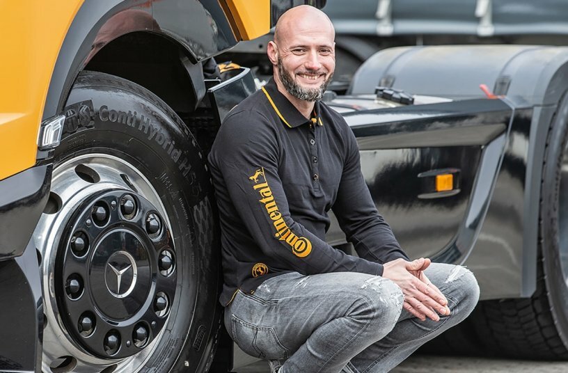 Professional truck driver Ronny Nittmann drives the show truck and reports on his experiences in the Continental roadshow blog.<br>IMAGE SOURCE: Continental Reifen Deutschland GmbH