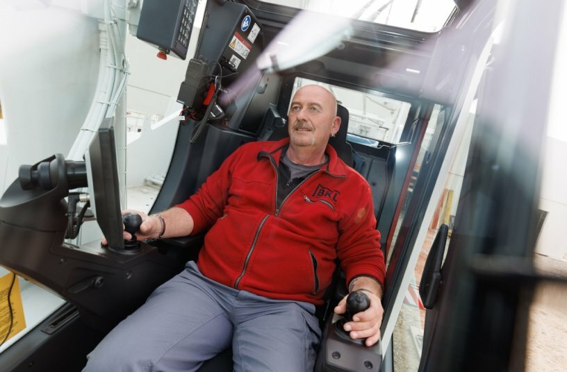 Favourite place to be – crane operator Rolf feels completely at home in his new machine.<br>IMAGE SOURCE: Liebherr-Werk Ehingen GmbH
