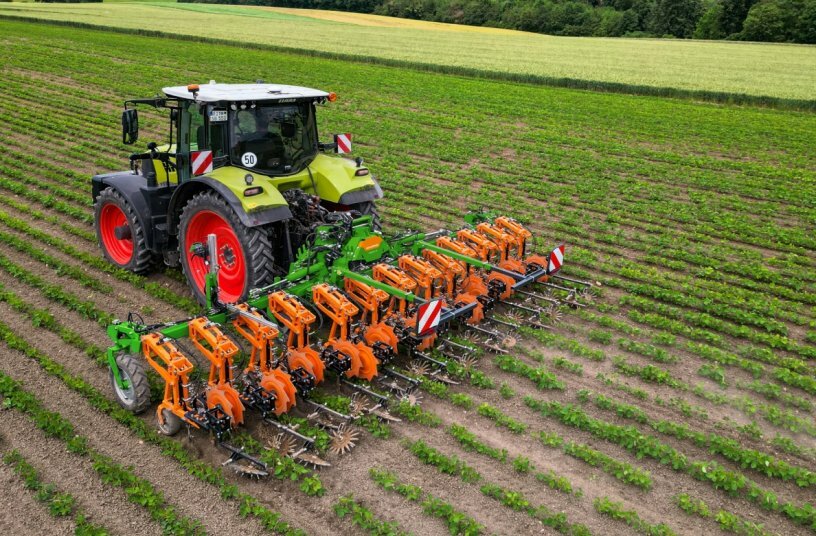 In future, the hoes will also be presented in the AMAZONE colours of green and orange. In the course of this process, the Schmotzer brand will also be transferred to the AMAZONE brand.<br>IMAGE SOURCE: AMAZONEN-WERKE H. DREYER SE & Co. KG