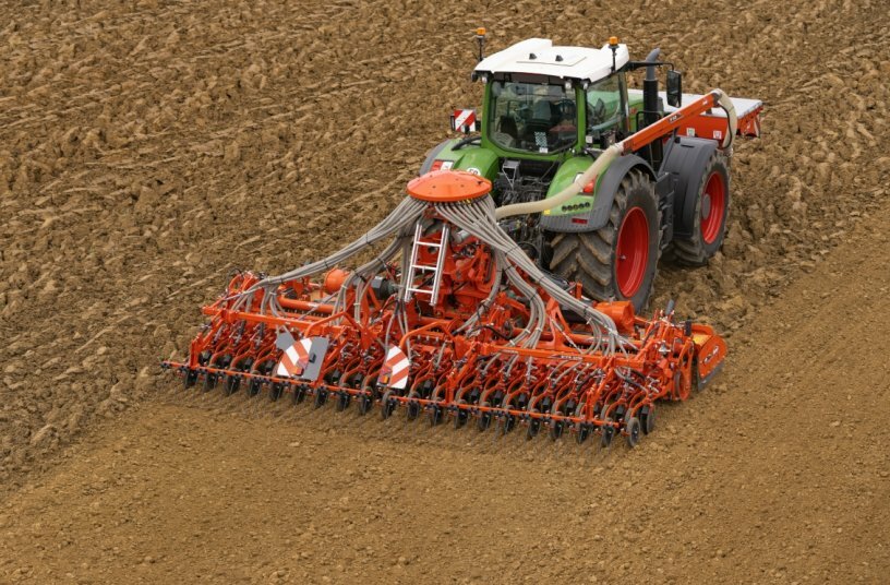 Klappbare, kombinierbare Kreiselegge HR 6030 RCS<br>BILDQUELLE: KUHN SAS