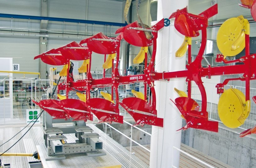 State-of-the-art testing methods in TIZ (Technology and Innovation Center)<br>IMAGE SOURCE: PÖTTINGER Landtechnik GmbH