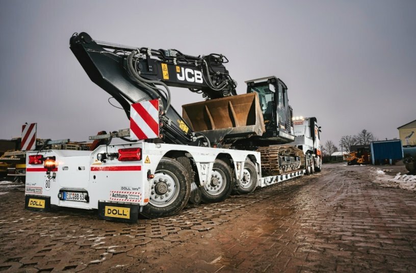 Maximale Effizienz auf minimaler Höhe: Bode Bautechnik setzt auf DOLL Tiefbett<br>BILDQUELLE: DOLL Fahrzeugbau GmbH