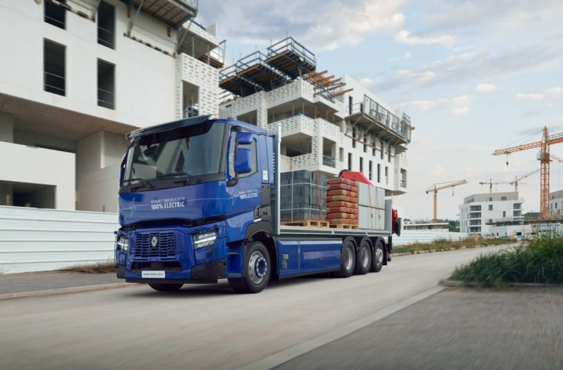 Renault Trucks E-Tech C 8x4 Tridem, Baustoffpritsche mit Kran, Day-Cab<br>BILDQUELLE: Renault Trucks