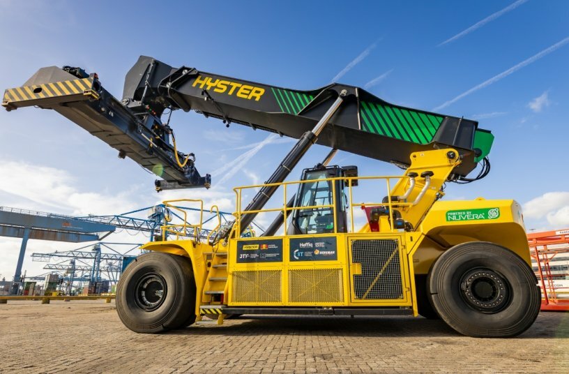 Hyster RST ReachStacker<br>IMAGE SOURCE: Hyster