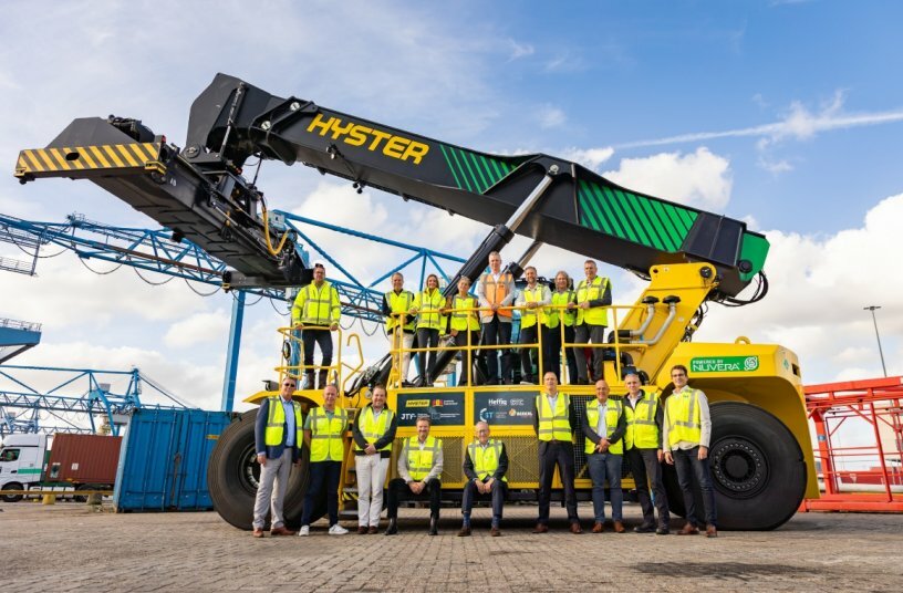 Hyster RST ReachStacker team photo<br>IMAGE SOURCE: Hyster