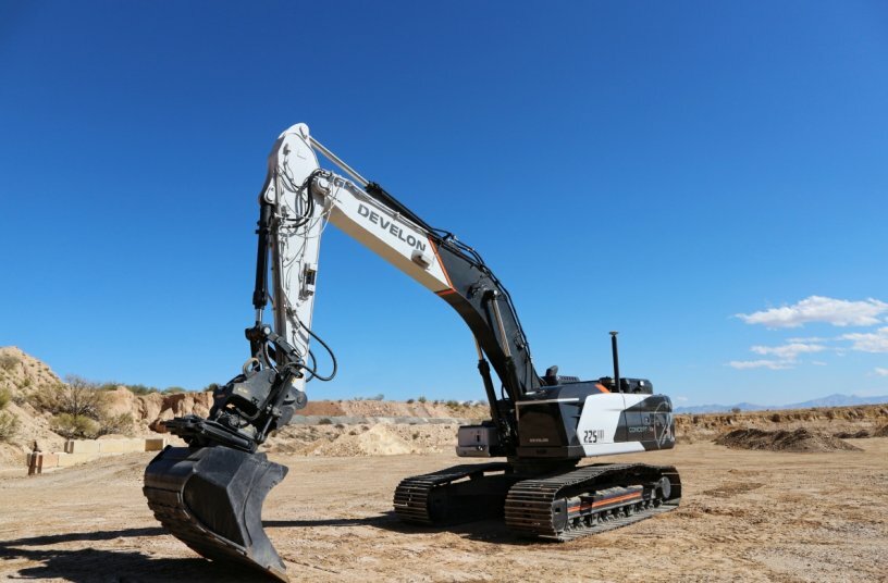 DX225-CX excavator<br>IMAGE SOURCE: DEVELON
