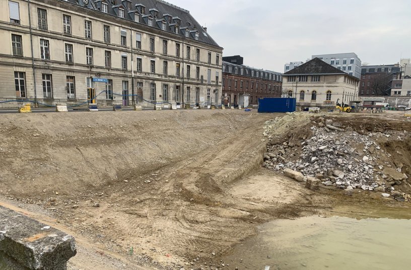 Abrissgelände im 14. Pariser Arrondissement, wo ein Teil des Krankenhauses Saint-Vincent-de-Paul stand.<br>BILDQUELLE: Rockster Austria International GmbH