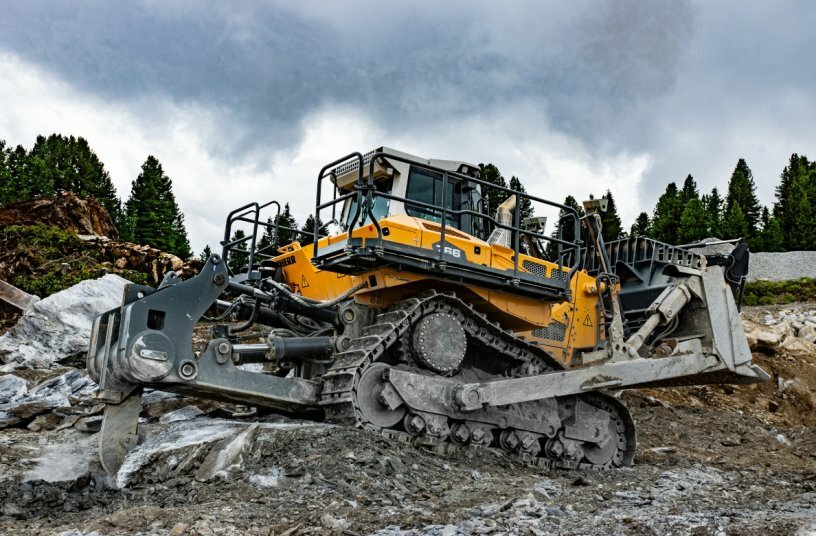 The PR 766 proves its enormous tearing force in tough conditions.<br>IMAGE SOURCE: Liebherr-International Deutschland GmbH