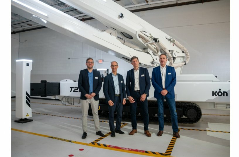 V.l.n.r.: Das PALFINGER Team Philipp Eisele, Head of Global Product Management; Alexander Susanek, COO;  Andreas Hille, Senior Vice President Productline Management & Engineering; Herman Luijerink, Experienced Sales Engineer bei ICON in Austin, Texas<br>BILDQUELLE: PALFINGER