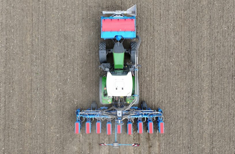 LEMKEN präsentiert mit der Faya MF erstmals eine klassische Einzelkornsämaschine für die Aussaat von Reihenkulturen.<br>BILDQUELLE: LEMKEN GmbH & Co. KG