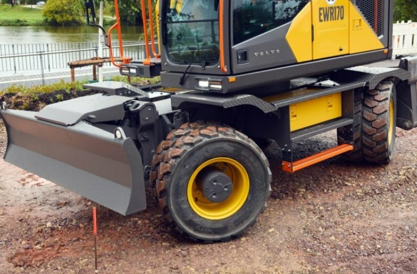 Swing into action - Volvo Construction Equipment unveil their new generation EWR150 and EWR170 short swing wheeled excavators<br>IMAGE SOURCE: Volvo Construction Equipment Germany GmbH