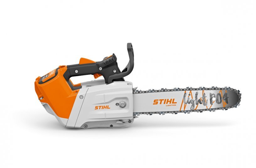 The STIHL MSA 220 T cordless arborist saw is characterized by its high performance combined with compact dimensions, making it the ideal tool for professional tree service. <br>IMAGE SOURCE: STIHL