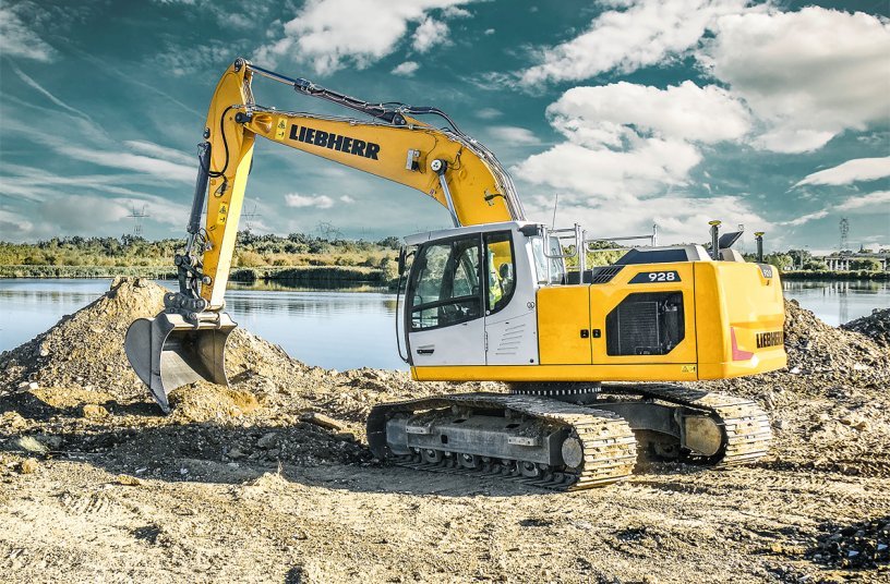 At Bauma 2022 the R 928 is presented with factory-installed semi-automatic machine control from Leica Geosystems.<br>IMAGE SOURCE: Liebherr-EMtec GmbH