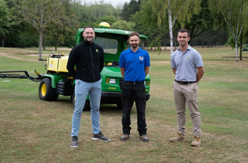 Jacob Shellis from Farol with Steve Hardy from TLGC (right) and Mark O’Meara, John Deere Territory Manager<br>IMAGE SOURCE: John Deere