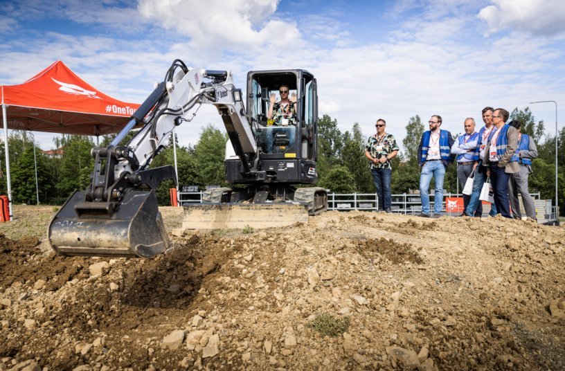 Bobcat E35 Operate by wire<br>IMAGE SOURCE: Bobcat