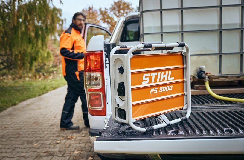 Professionals in gardening and landscaping as well as in municipalities and facility management are enabled to charge the batteries of their equipment anywhere and at any time or operate cable-dependent equipment without a power outlet thanks to the portable power supply provided by the STIHL PS 3000.<br>IMAGE SOURCE: STIHL