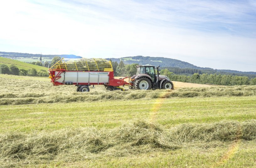 BOSS 3210 makes a big impression on haymaking<br>IMAGE SOURCE: PÖTTINGER Landtechnik GmbH