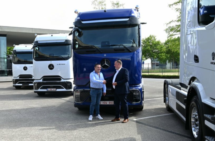 First Belgian eActros 600 vehicles delivered to VM Milktrans and Sovedo Logistics<br>IMAGE SOURCE: Daimler Truck AG