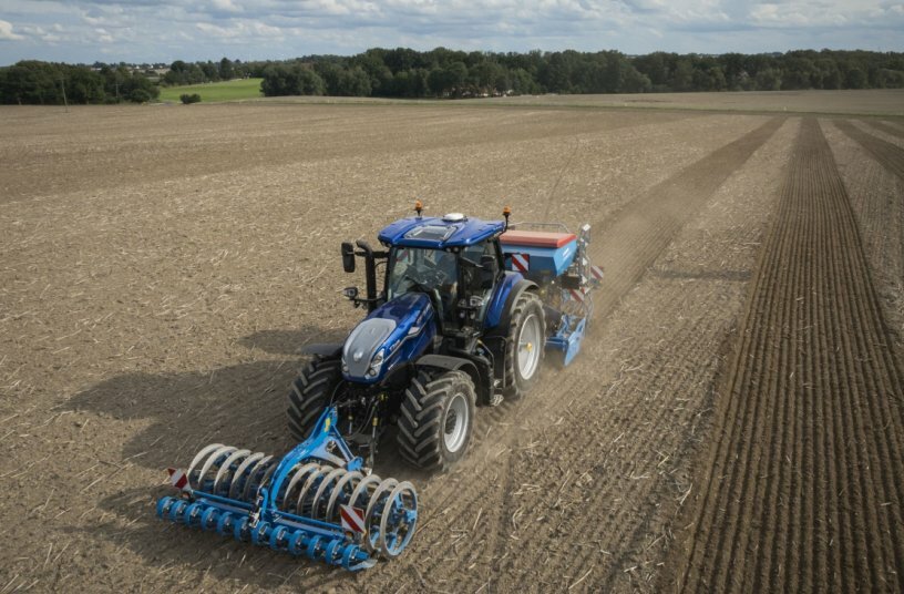 New Holland T7 Standard Wheelbase<br>IMAGE SOURCE: New Holland