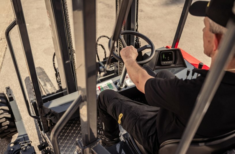 The FLM 25 offers comprehensive weather protection and a spacious cabin with a large uncluttered footwell area for unmatched comfort.<br>IMAGE SOURCE: PALFINGER AG