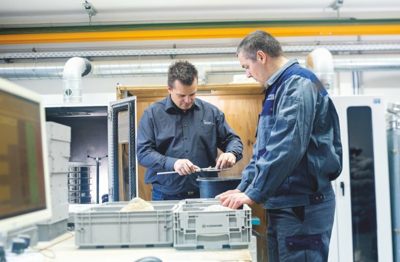 Based on their expertise and extensive practical experience, the Kleemann application and process technicians are important contact partners in the company when this involves the new and further development of machines.<br>IMAGE SOURCE: Kleemann