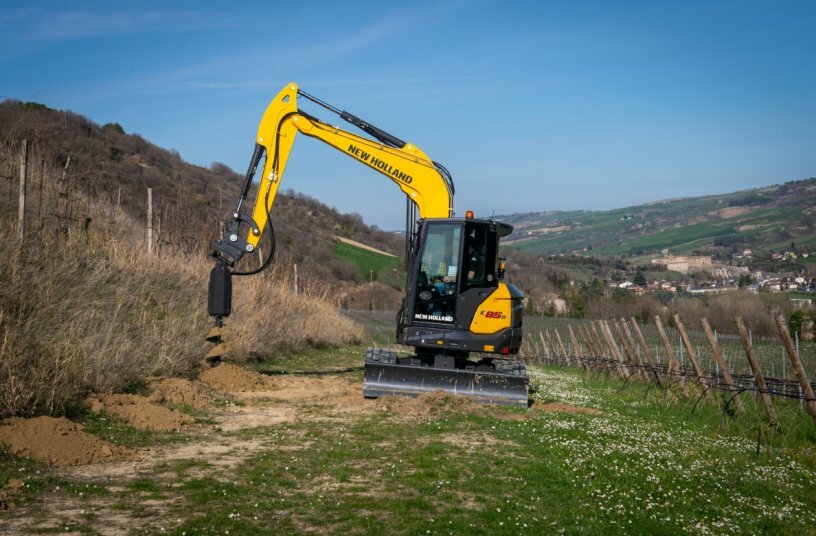 New Holland E85D MIDI Excavator<br>IMAGE SOURCE: New Holland Construction