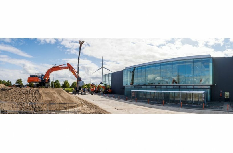 LANDCROS<br>IMAGE SOURCE: Hitachi Construction Machinery (Europe) NV