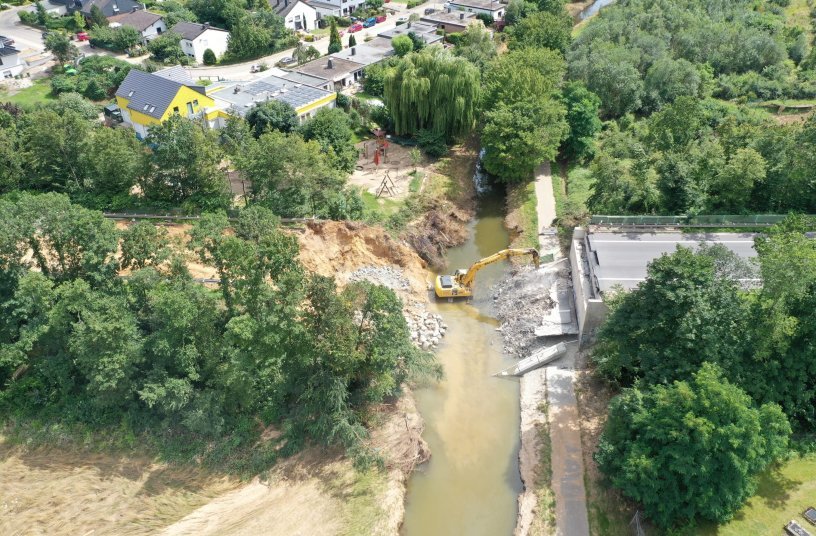 Die Swistbachbrücke wurde durch das Hochwasser völlig zerstört. <br> Bildquelle: HUESKER Synthetic GmbH