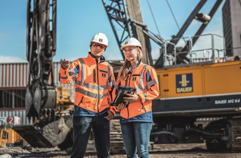 Site manager Severine Ax with site manager Jonas Höltje<br>IMAGE SOURCE: © BAUER Group