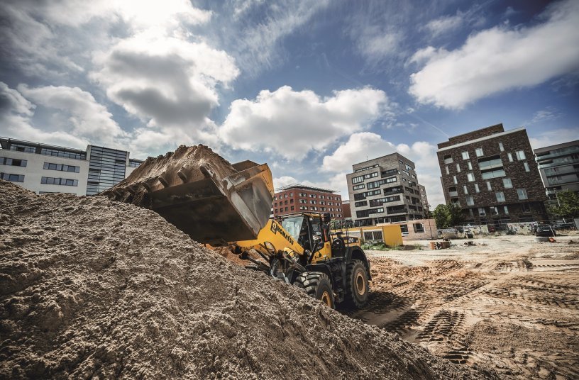 Gestern Farbklecks, heute Wohnquartier: Baugrubenerstellung auf ehemaligem Pelikan-Gelände<br>IMAGE SOURCE: © BAUER Group